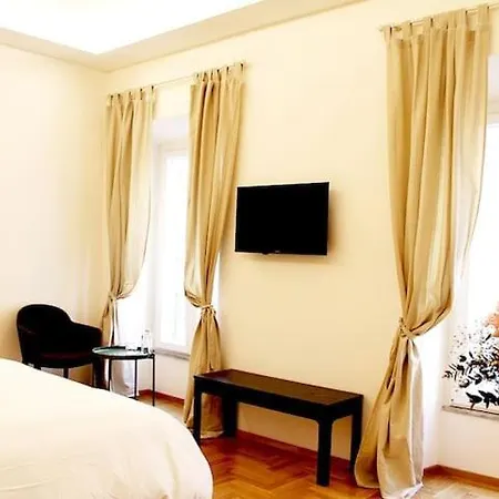 Domo Guesthouse *